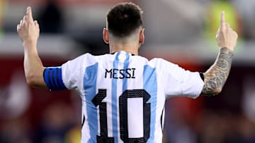 Les maillots de football sont fragiles.
