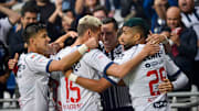 Jugadores de Rayados de Monterrey celebran un gol.