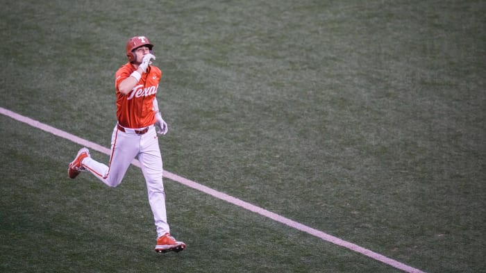 PREVIEW: Texas Longhorns Face No. 18 Oklahoma in Pivotal Conference Series