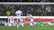 Ignacio Rivero celebra un gol ante los Tigres UANL.