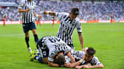 Jugadores de Rayados de Monterrey celebran un gol.