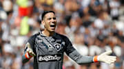 Gatito Fernandez retornou aos gramados na estreia do Botafogo no Cariocão.