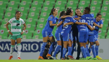 Santos Laguna v Tigres UANL - Torneo Apertura 2022 Liga MX Femenil