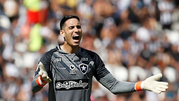 Gatito Fernandez retornou aos gramados na estreia do Botafogo no Cariocão.