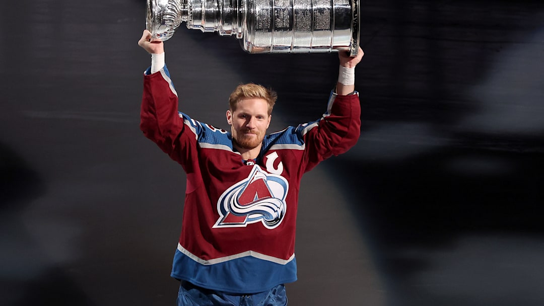 Chicago Blackhawks v Colorado Avalanche