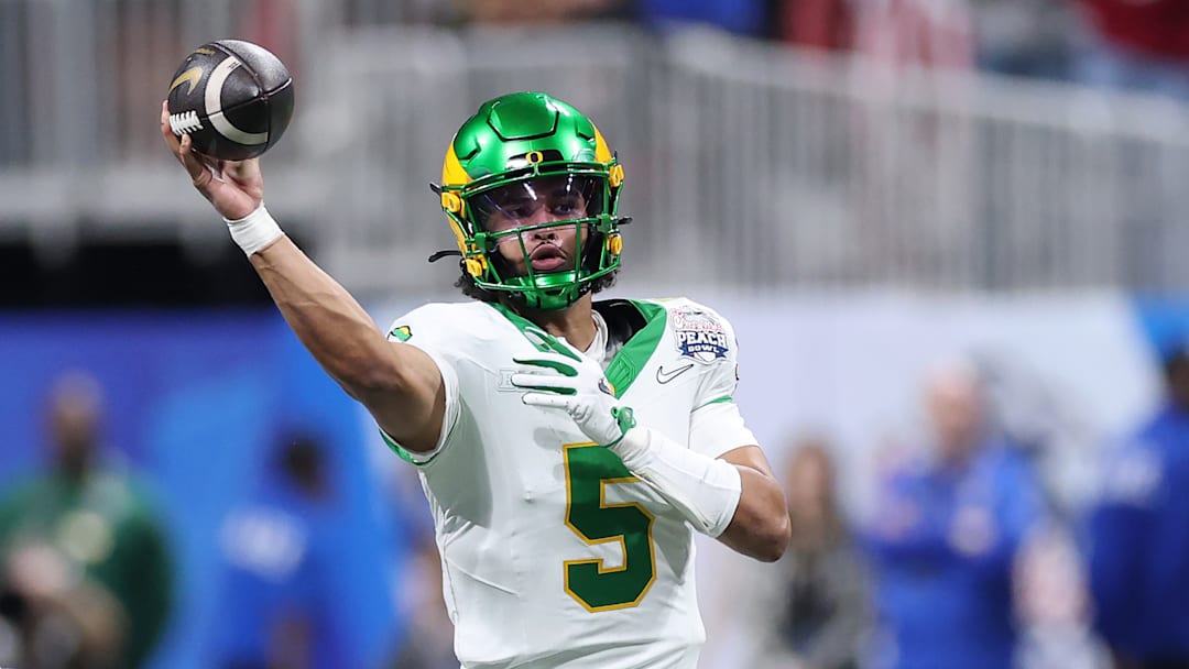 Oregon quarterback Dante Moore