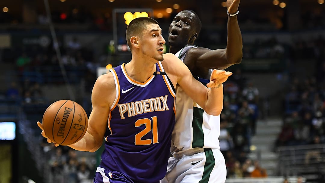 Phoenix Suns v Milwaukee Bucks