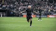 Ausência na Copa do Brasil, Memphis Depay está disponível nas semis da Sul-Americana. 