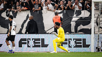 Hugo Souza pegou mais um pênalti pelo Corinthians