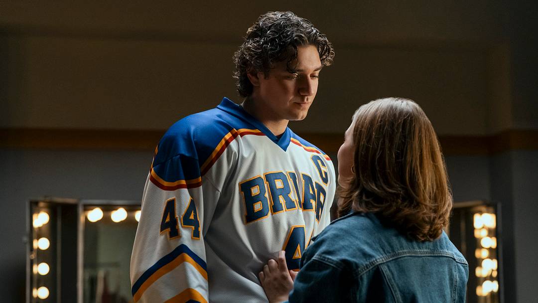 Garrett Graham (Belmont Cameli) and Hannah Wells (Ella Bright) in OFF CAMPUS
Photo Credit: Liane Hentscher / Prime
© Amazon Content Services LLC
