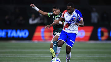 Fortaleza reclamou de pênalti marcado aos 7' do primeiro tempo