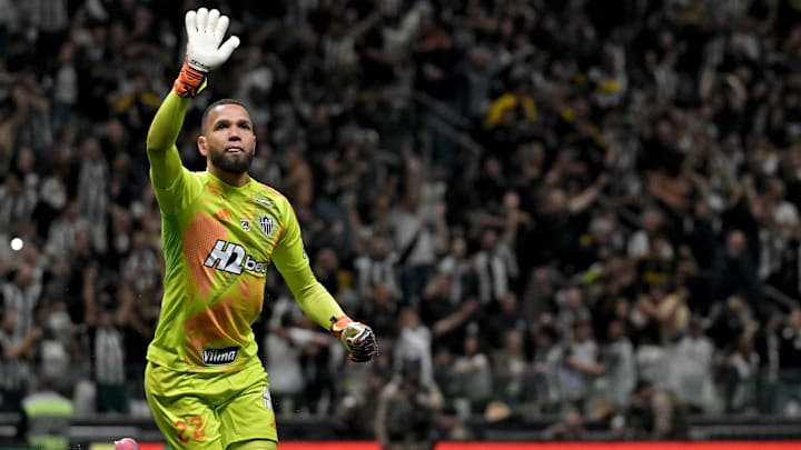 Everson fez sinal de "tchau" após garantir a festa atleticana Everson fez sinal de "tchau" após garantir a festa atleticana