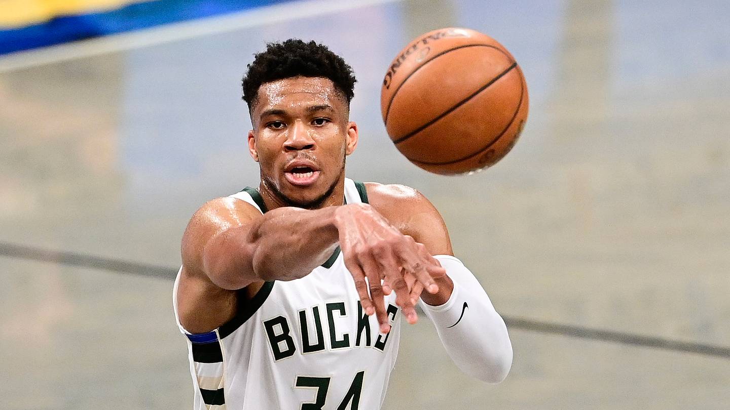 3 Best Prop Bets For Warriors Vs Bucks NBA Game On FanDuel Sportsbook