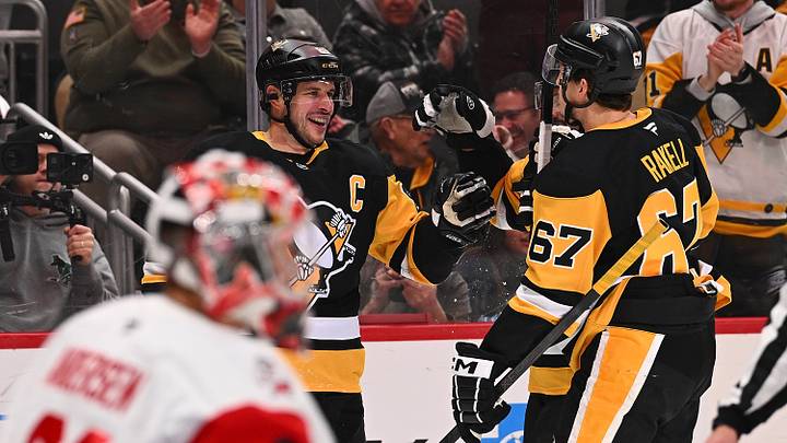 Carolina Hurricanes v Pittsburgh Penguins