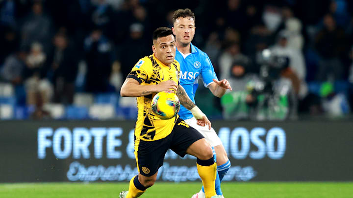 Napoli, atual campeão, encara a Inter de Milão Napoli, atual campeão, encara a Inter de Milão