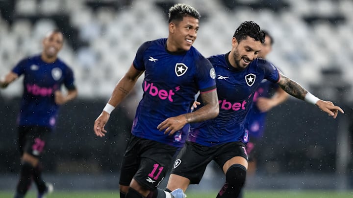 Fogão ganhou do Bangu no Nilton Santos