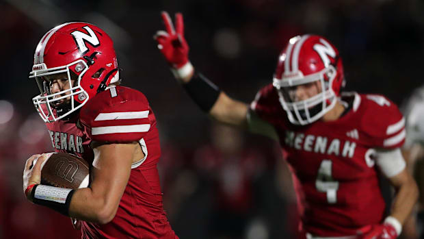 Wisconsin high school football: Neenah QB Ashton VanBeek (7) rushes for a touchdown in the fourth quarter versus Neenah. 2025