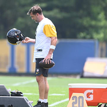Jun 10, 2025; Pittsburgh, PA, USA;  Pittsburgh Steelers quarterback Aaron Rodgers (8) looks over his helmet during minicamp at their South Side facility. Mandatory Credit: Philip G. Pavely-Imagn Images