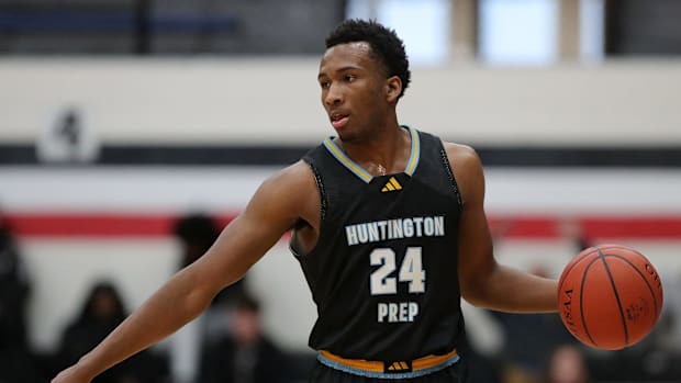 Huntington Prep guard Darryn Peterson takes the ball up the court during the first half at Canton Memorial Field House, Satur