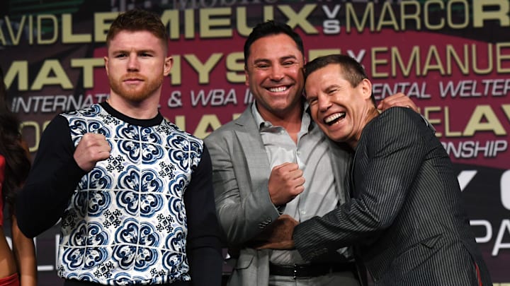 "Canelo" Álvarez, Óscar De La Hoya y Julio Cesar Chávez, tres personalidades del boxeo internacional 