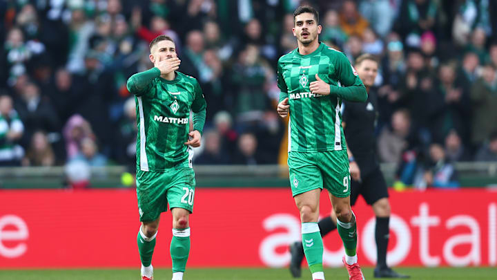 Romano Schmid und Andre Silva im Werder-Trikot Romano Schmid und Andre Silva im Werder-Trikot