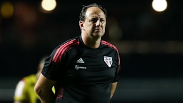 Rogério Ceni nega que tenha solicitado ‘velhos conhecidos’ ao São Paulo e afirma que “talvez o torcedor não saiba a verdade toda”. 