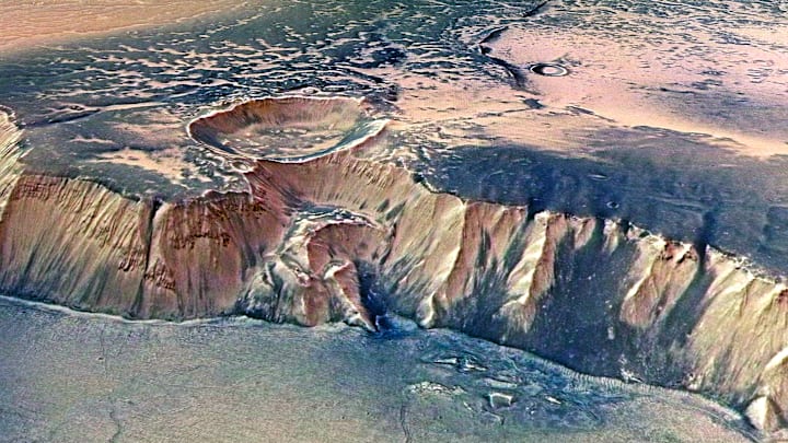 ESA's Mars Express Returns Images Of Echus Chasma