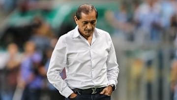 Ramón Díaz deve ganhar mais um jogador para compor o setor ofensivo