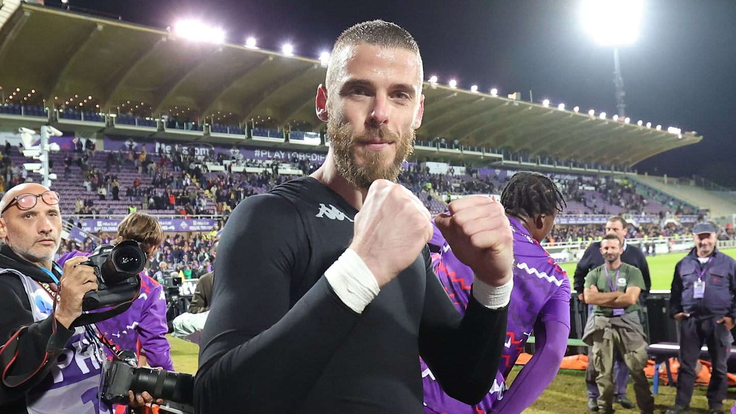 Man United legend defends "finished" David de Gea after AC Milan heroics