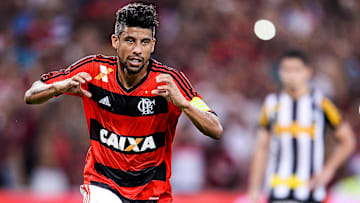 Léo Moura já defendeu o Flamengo e o Botafogo em sua carreira. 