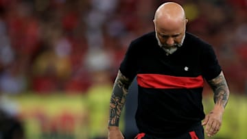 Com novo desfalque, Sampaoli deve mexer no XI inicial do Flamengo.