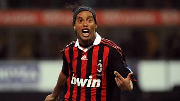 Ronaldinho wird bald in Italien wieder auf dem Rasen stehen Ronaldinho wird bald in Italien wieder auf dem Rasen stehen