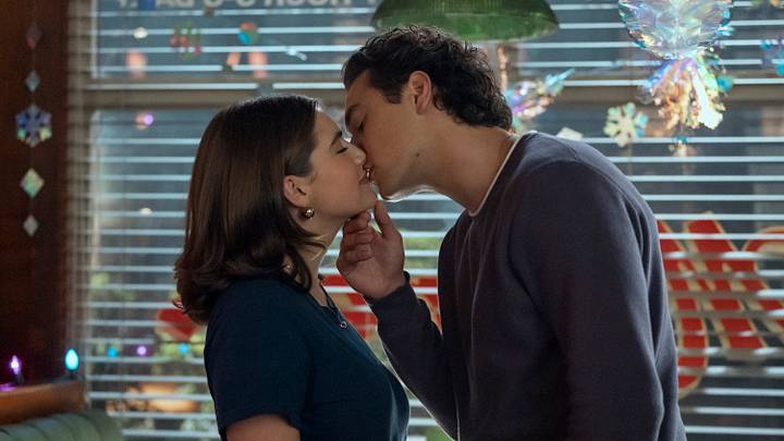 Ella Bright as Hannah Wells and Belmont Cameli as Garrett Graham in Off Campus - Liane Hentscher/Prime © Amazon Content Services LLC