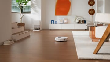 The Roborock Qrevo Curv approaching a rug.