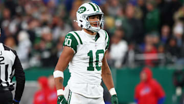 Oct 14, 2024; East Rutherford, New Jersey, USA; New York Jets wide receiver Allen Lazard (10) reacts after catching a pass for a first down against the Buffalo Bills during the second half at MetLife Stadium.