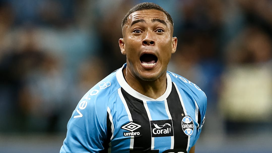 Carlos Vinicius fez 12 gols em 14 jogos