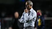 Pour le moment, la carrière d'entraîneur de Sylvinho peine à décoller.