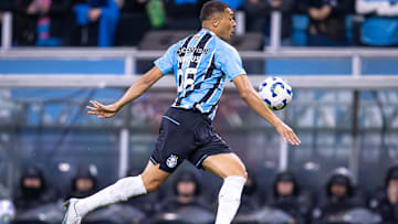Carlos Vinicius não joga desde o Gre-Nal