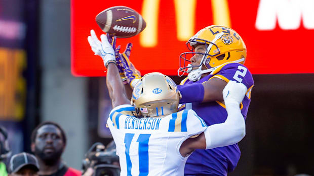 Tigers receiver Kyren Lacy 2 leaps to make a catch in the back of the endzone 