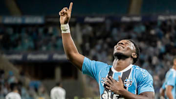 Amuzu foi o autor do segundo gol do Grêmio na Arena 