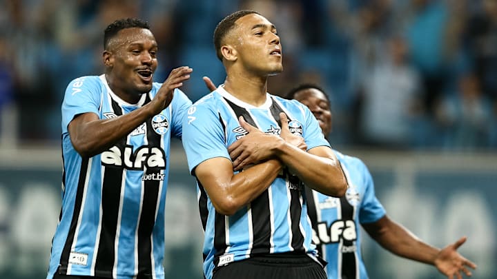 Carlos Vinícius já é o vice-artilheiro do Grêmio na temporada 