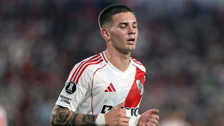 Franco Mastantuono est proche de s'engager au Real Madrid. Franco Mastantuono est proche de s'engager au Real Madrid.