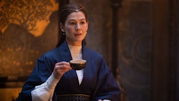 Rosamund Pike (Moiraine Damodred) in The Wheel of Time season 2.