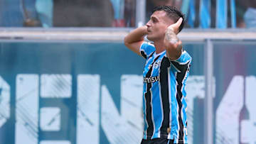 Cristaldo é uma das referências no meio-campo do Grêmio