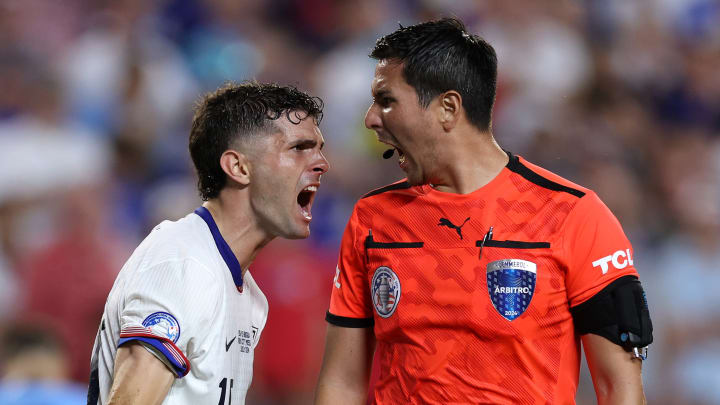 USMNT captain Christian Pulisic screams at ref Kevin Oretga during the USA-Uruguay Copa America match.