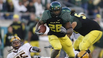 University of Oregon's Jonathan Stewart pulls away from Arizona State University's defense in at Autzen Stadium in Eugene Saturday, Nov. 3, 2007.  LORI CAIN | Statesman Journal

U Of O Asu