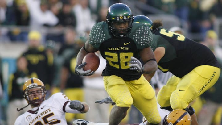 University of Oregon's Jonathan Stewart pulls away from Arizona State University's defense in at Autzen Stadium in Eugene Saturday, Nov. 3, 2007.  LORI CAIN | Statesman Journal

U Of O Asu