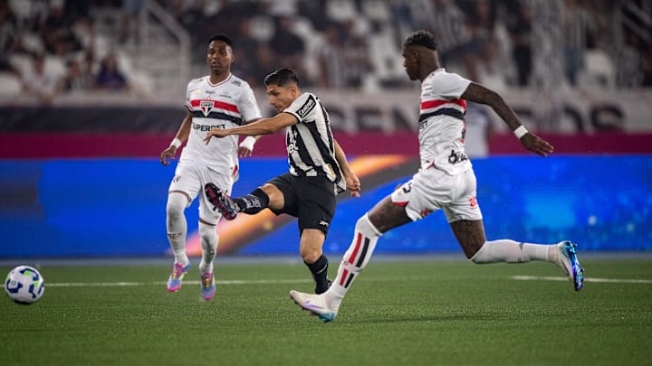 São Paulo e Botafogo se enfrentam pela rodada 23 do Brasileirão São Paulo e Botafogo se enfrentam pela rodada 23 do Brasileirão