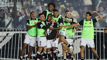 Vasco venceu o Colorado em São Januário Vasco venceu o Colorado em São Januário