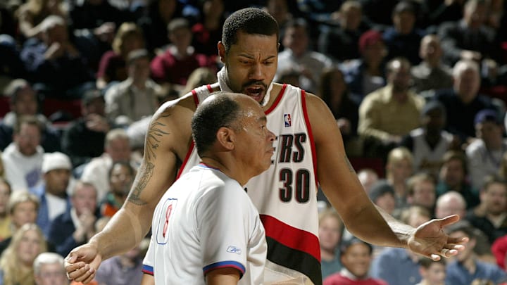 Rasheed Wallace argues with referee